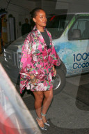 PEOPLE - Rihanna stylish im Kimono