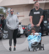 EXKLUSIV - Amber Rose macht einen Familienausflug mit Bodyguard 