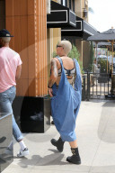 EXKLUSIV - Amber Rose auffällig stylish in Canoga Park unterwegs