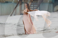 EXKLUSIV - Höschenblitzer: Alessandra Ambrosio macht auf Marilyn Monroe am Beach von Malibu