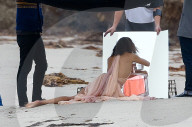 EXKLUSIV - Höschenblitzer: Alessandra Ambrosio macht auf Marilyn Monroe am Beach von Malibu