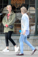 EXKLUSIV - Sarah Paulson und Holland Taylor in West Hollywood unterwegs