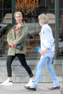 EXKLUSIV - Sarah Paulson und Holland Taylor in West Hollywood unterwegs