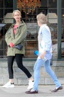 EXKLUSIV - Sarah Paulson und Holland Taylor in West Hollywood unterwegs