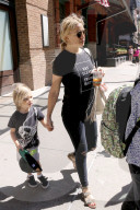 PEOPLE - Kate Hudson verlässt mit ihren Söhnen das Hotel in New York