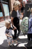 PEOPLE - Kate Hudson verlässt mit ihren Söhnen das Hotel in New York