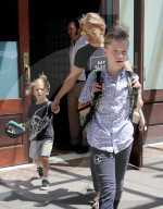 PEOPLE - Kate Hudson verlässt mit ihren Söhnen das Hotel in New York