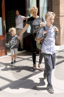 PEOPLE - Kate Hudson verlässt mit ihren Söhnen das Hotel in New York