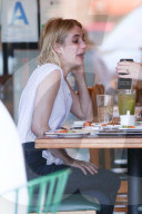 EXKLUSIV - Emma Roberts beim Lunch in LA