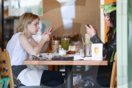 EXKLUSIV - Emma Roberts beim Lunch in LA
