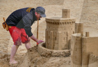 FEATURE - Sand Paläste am Bournemouth Beach