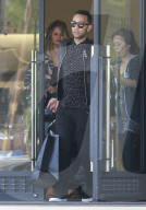 EXKLUSIV - John Legend und Chrissy Teigen mit Baby Luna in Beverly Hills unterwegs