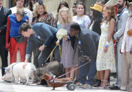 PEOPLE - Amanda Seyfried und Ed Helms bei Dreharbeiten zu 'The Clapper'