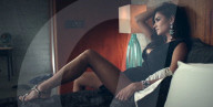 PEOPLE - Nick Jonas 'dampft' mit Shay Mitchell im Musik Video zu 'Under You'