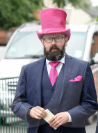 PEOPLE - Hüte und Bunte Vögel in Royal Ascot