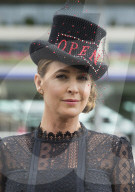PEOPLE - Hüte und Bunte Vögel in Royal Ascot