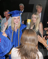 EXKLUSIV - Elle Fanning macht ihren High School Abschluss