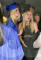 EXKLUSIV - Elle Fanning macht ihren High School Abschluss