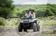EXKLUSIV - Lindsay Lohan mit Egor Tarabasov auf Safari auf Mauritius 