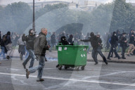 NEWS - Auschreitungen bei Protesten gegen Arbeitsmarktreform in Paris