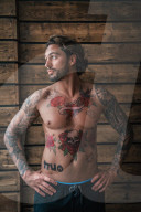 PEOPLE - Mario Falcon lässt sich tätowieren