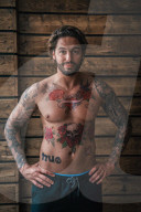 PEOPLE - Mario Falcon lässt sich tätowieren