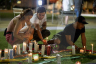NEWS - Orlando: Kerzen und Blumen die Opfer