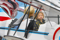 EXKLUSIV - Gwen Stefani vergnügt sich mit ihren Jungs im Luna Park