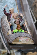 EXKLUSIV - Gwen Stefani vergnügt sich mit ihren Jungs im Luna Park