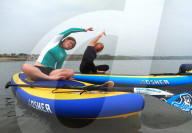 FEATURE - Anspruchsvoll: Paddleboard Yoga