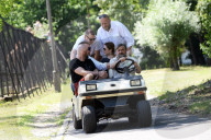 PEOPLE - Marcin Gortat zu Besuch im Zoo von Warschau