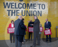 NEWS - EU-Referendum: 'Remain' Kampagne fotoshooting mit Gordon Brown