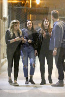 EXKLUSIV - Chloe Grace Moretz nachts mit Freundinnen unterwegs