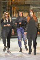 EXKLUSIV - Chloe Grace Moretz nachts mit Freundinnen unterwegs