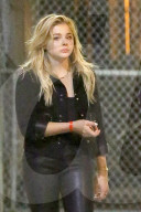 EXKLUSIV - Chloe Grace Moretz nachts mit Freundinnen unterwegs