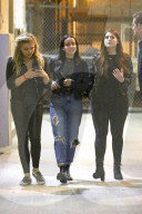 EXKLUSIV - Chloe Grace Moretz nachts mit Freundinnen unterwegs