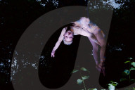 FEATURE - Eine Aufführung im Friedhof von zeitgenössischen Zirkus 'Circus' in London 