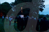 FEATURE - Eine Aufführung im Friedhof von zeitgenössischen Zirkus 'Circus' in London 