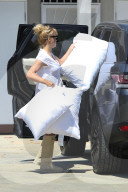 PEOPLE - Pamela Anderson packt die Kissen