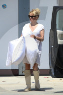 PEOPLE - Pamela Anderson packt die Kissen