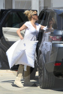 PEOPLE - Pamela Anderson packt die Kissen