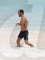 EXKLUSIV - Jennifer Aniston zeigt ihr Bäuchlein im Bikini auf den Bahamas