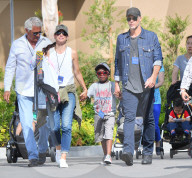 PEOPLE - Sandra Bullock und Bryan Randall gehen mit Klein Louis in die Universal Studios