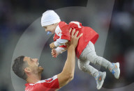 EURO 2016 - Blerim Dzemaili's Famile fiebert beim Spiel mit