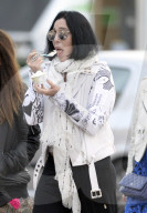 PEOPLE - Cher gšnnt sich ein Glace in Saint Tropez