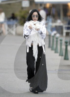 PEOPLE - Cher gšnnt sich ein Glace in Saint Tropez