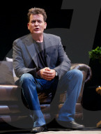 PEOPLE - Gestenreiches Interview bei Piers Morgan: Charlie Sheen