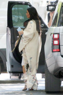 PEOPLE - Passt: Kim Kardashian im Kimono