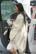 PEOPLE - Passt: Kim Kardashian im Kimono
