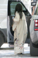 PEOPLE - Passt: Kim Kardashian im Kimono